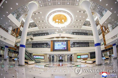 평양종합병원 내부(평양 조선중앙통신=연합뉴스) 김정은 북한 국무위원장이 지난 23일 준공을 앞둔 평양종합병원을 시찰했다고 조선중앙통신이 24일 보도했다. 2025.9.24      [국내에서만 사용가능. 재배포 금지. For Use Only in the Republic of Korea. No Redistribution] nkphoto@yna.co.kr