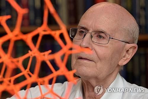 리처드 롭슨(88ㆍ영국) 호주 멜버른대 교수[AFP 연합뉴스 자료사진 재판매 및 DB금지]