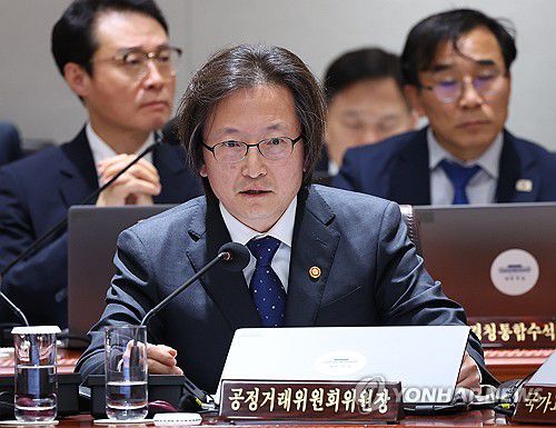 답변하는 주병기 공정거래위원장(서울=연합뉴스) 김도훈 기자 = 주병기 공정거래위원장이 30일 용산 대통령실에서 열린 제44회 국무회의에서 물가 동향 관련 대통령 질문에 답하고 있다. 2025.9.30 superdoo82@yna.co.kr