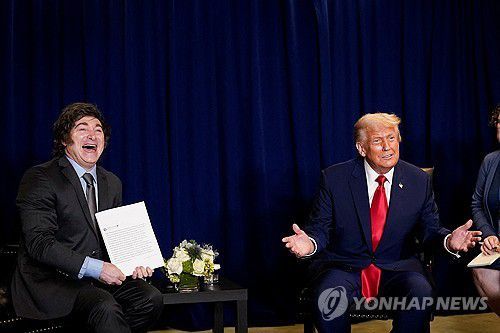 트럼프 미국 대통령과 밀레이 아르헨티나 대통령[로이터 연합뉴스 자료사진. 재판매 및 DB 금지]