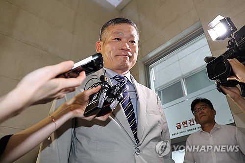 김동혁 전 국방부 검찰단장, 해병특검 출석(서울=연합뉴스) 임화영 기자 = 김동혁 전 국방부 검찰단장이 20일 서울 서초구 순직해병특검팀에서 피의자 신분으로 조사를 받기 위해 출석하고 있다. 2025.8.20 hwayoung7@yna.co.kr