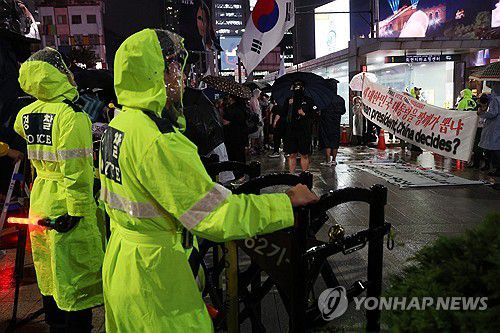 명동 진입로는 차단[연합뉴스 자료사진]