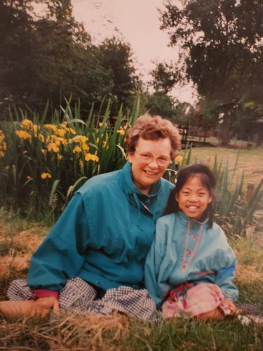 오르간 연주를 가르쳐준 동네 이웃 아주머니와 함께한 어린 시절 인터뷰이[본인 제공]