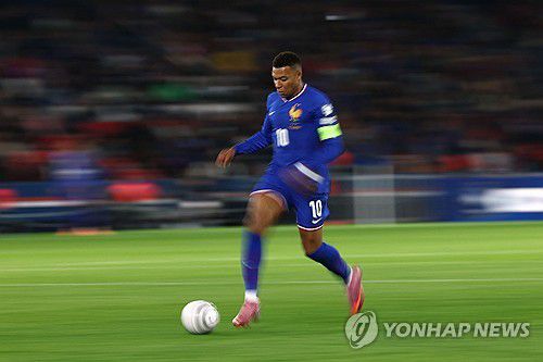 음바페의 광속 드리블[AFP=연합뉴스]