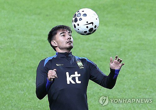 훈련하는 옌스 카스트로프(서울=연합뉴스) 김성민 기자 = 대한민국 축구 국가대표팀 옌스 카스트로프가 9일 서울월드컵경기장에서 공식 훈련을 하고 있다. 2025.10.9 ksm7976@yna.co.kr