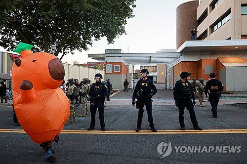 카피바라 시위 중[로이터=연합뉴스 자료사진. 재판매 및 DB 금지]