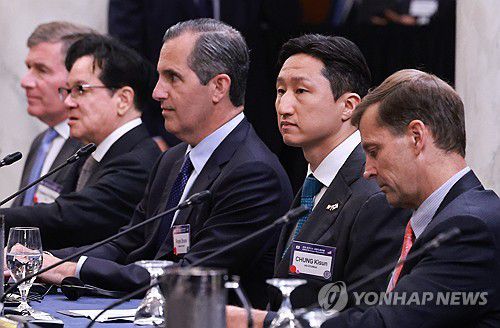 정기선 HD현대 수석부회장, 한미 비즈니스 라운드 테이블 참석정기선 HD현대 수석부회장이 8월 25일(현지시간) 미국 워싱턴DC 윌라드 호텔에서 열린 한미 비즈니스 라운드 테이블에 참석하고 있다. [연합뉴스 자료사진]