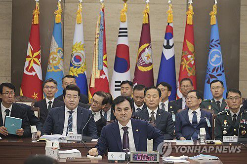 국감 출석한 안규백 장관(서울=연합뉴스) 이재명 정부 첫 국정감사가 시작된 13일 서울 용산구 국방부 청사에서 열린 2025 국방부 국정감사에서 안규백 국방부 장관이 출석해 있다. 2025.10.13 [국회사진기자단] photo@yna.co.kr