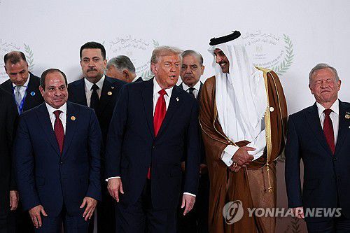 트럼프 대통령과 아랍권 지도자들 [로이터=연합뉴스 자료사진. 재판매 및 DB 금지]