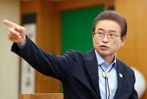 연합뉴스와 인터뷰하는 이철우 경북도지사[경북도 제공. 재판매 및 DB 금지]