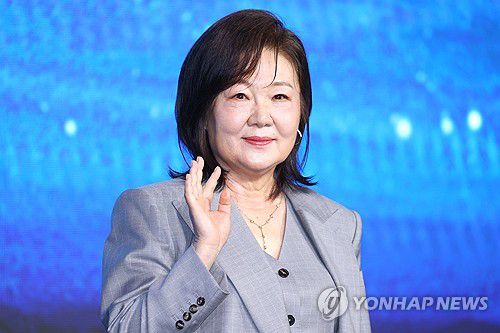 대중문화예술상 은관문화훈장 받는 배우 김해숙(서울=연합뉴스) 진연수 기자 = 배우 김해숙이 2일 서울 종로구 포시즌스호텔에서 열린 디즈니+ 오리지널 시리즈 '북극성' 제작발표회에서 포즈를 취하고 있다. 2025.9.2 jin90@yna.co.kr