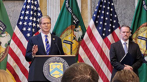 기자회견하는 미 재무장관과 무역대표(워싱턴=연합뉴스) 김동현 특파원 = 스콧 베선트 미국 재무부 장관과 제이미슨 그리어 미국무역대표(USTR)가 15일(현지시간) 워싱턴DC 재무부에서 기자회견을 하고 있다. 2025.10.16 bluekey@yna.co.kr