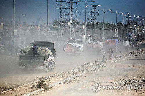 가자지구로 향하는 구호품 트럭[AFP 연합뉴스. 재판매 및 DB 금지]