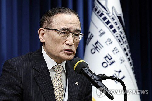 위성락 국가안보실장, 캄보디아 사태 정부 대응 현황 브리핑(서울=연합뉴스) 김도훈 기자 = 위성락 국가안보실장이 17일 용산 대통령실에서 캄보디아에서 발생한 한국인 대상 납치·감금 범죄에 대한 정부의 대응 현황 관련 브리핑을 하고 있다. 2025.10.17 [대통령실통신사진기자단] superdoo82@yna.co.kr