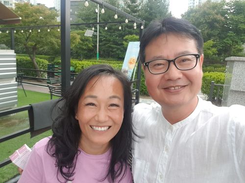 어린 시절 네덜란드로 입양 간 방송인 미샤 블록(왼쪽)과 류동익 FPF 공동대표[류동익 대표 제공]