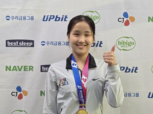 문수아, 여자 평영 200ｍ 한국 신기록(부산=연합뉴스) 하남직 기자 = 문수아가 20일 부산 사직종합운동장 실내수영장에서 열린 제106회 전국체전 수영 경영 여자 고등부 평영 200ｍ 결승에서 한국 신기록을 세우며 우승한 뒤, 기념 촬영하고 있다.