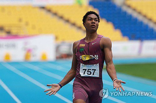 나마디 조엘진, 전국체전 육상 남자 200m 우승(부산=연합뉴스) 신현우 기자 = 20일 부산 아시아드주경기장에서 열린 제106회 전국체육대회 육상 남자 200m 결승에서 나마디 조엘진(예천군청)이 1등으로 결승선을 통과하고 있다. 2025.10.20 nowwego@yna.co.kr