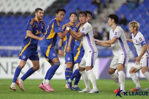 울산 허율, 히로시마 김주성의 경합[한국프로축구연맹 제공. 재판매 및 DB 금지]