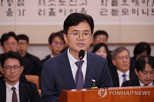 발언하는 신대경 전주지방검찰청 검사장(서울=연합뉴스) 박동주 기자 = 신대경 전주지방검찰청 검사장이 21일 서울 여의도 국회 법제사법위원회에서 열린 국정감사에서 발언하고 있다. 2025.10.21 pdj6635@yna.co.kr