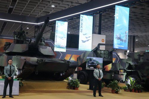2025 대만 국제 항공우주 및 국방 산업 전시회에서 공개한 M1A2T 전차, 하이마스(왼쪽부터[촬영 김철문]