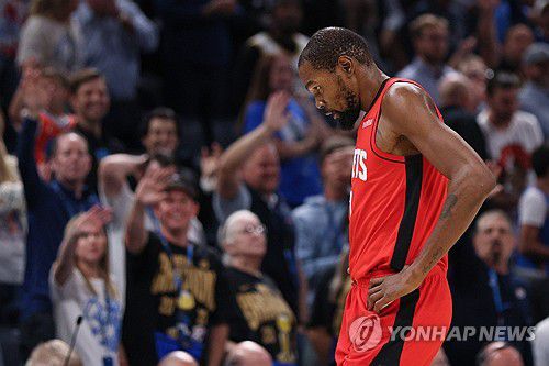 고개 숙인 듀랜트[AP=연합뉴스]