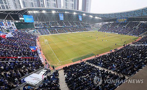 지난 3월 인천-수원 경기장[연합뉴스]