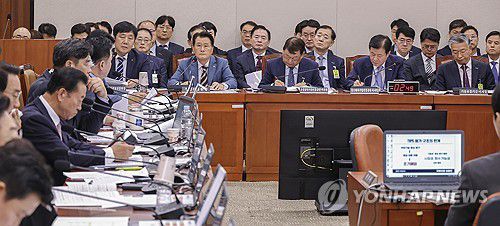 중소ㆍ벤처 관련 공공기관 국정감사(서울=연합뉴스) 황광모 기자 = 23일 국회 산업통상자원중소벤처기업위원회에서 중소ㆍ벤처 관련 공공기관에 대한 2025년도 국정감사가 열리고 있다. 2025.10.23 hkmpooh@yna.co.kr