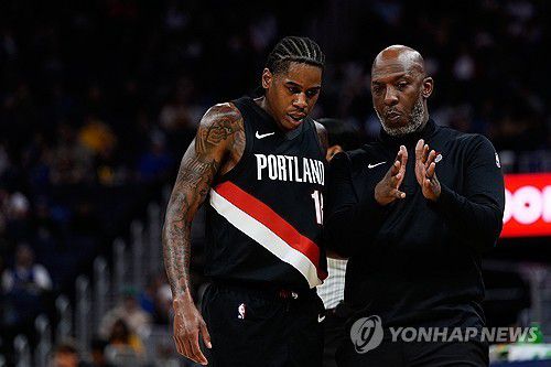 촌시 빌럽스 포틀랜드 감독(오른쪽)[AP 연합뉴스 자료사진]