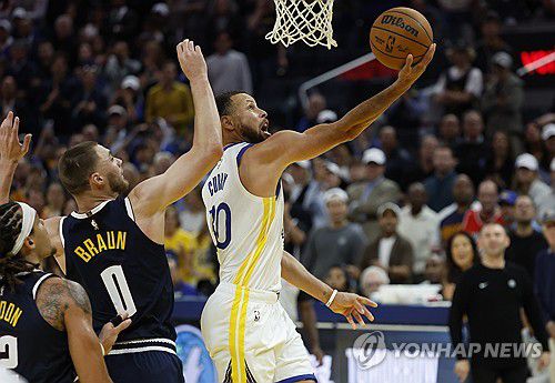 공격하는 골든스테이트 스테픈 커리[EPA=연합뉴스]