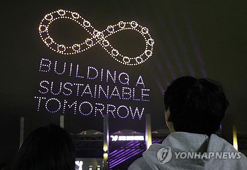 경주 보문호서 APEC 기념 멀티미디어쇼 개최(경주=연합뉴스) 김현태 기자 = 아시아태평양경제협력체(APEC) 정상회의 개최를 기념하는 멀티미디어쇼가 18일 오후 경북 경주시 보문호 수상 공연장에서 열리고 있다. 2025.10.18 mtkht@yna.co.kr