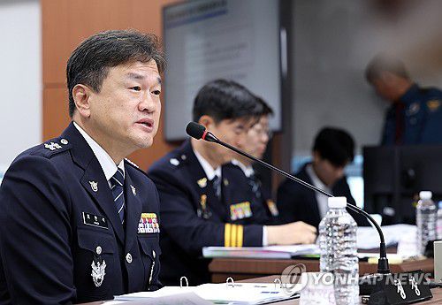 의원 질의에 답변하는 최현석 강원경찰청장(춘천=연합뉴스) 양지웅 기자 = 24일 강원경찰청에서 열린 국회 행정안전위원회의 강원경찰청에 대한 국정감사에서 최현석 청장이 의원 질의에 답하고 있다. 2025.10.24 yangdoo@yna.co.kr