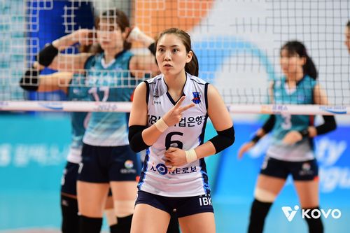 IBK기업은행 시절의 이나은(중앙 6번)[한국배구연맹 제공. 재판매 및 DB 금지]