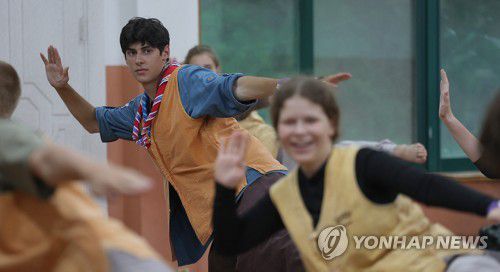 '수련은 진지하게'(경주=연합뉴스) 윤관식 기자 = 2023년 8월 12일 경북 경주시 골굴사에서 독일 잼버리 대원들이 선무도 수련을 하며 즐거워하고 있다. [연합뉴스 자료사진] 2025.10.25