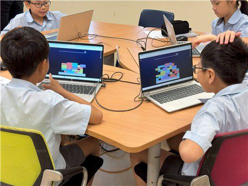 'AI 포 펀' 수업 듣는 싱가포르 초등학생들(싱가포르=연합뉴스) 알렉산드라 초등학교 5학년 학생들이 'AI 포 펀'(AI For Fun) 수업에 참여하고 있는 모습. 2025.10.27 [싱가포르 정보통신미디어개발청(IMDA) 제공. 재판매 및 DB 금지]