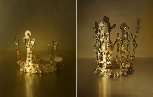 신라의 금관 왼쪽부터 교동 금관, 국보 '금관총 금관 모습. 구본창 사진작가 촬영 [국립경주박물관·구본창 작가 제공. 재판매 및 DB 금지]