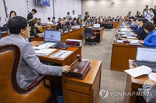 법안 심의하는 국회 보건복지위 모습[연합뉴스 사진]