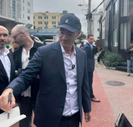 한국 성수동 팝업 스토어를 찾은 알렉스 카프 팔란티어 최고경영자(CEO)[사회관계망서비스(SNS) 캡처. 재판매 및 DB 금지]