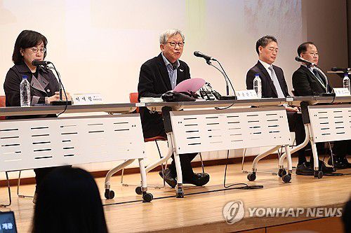 기자 간담회하는 유홍준 국립중앙박물관장(서울=연합뉴스) 강민지 기자 = 유홍준 국립중앙박물관 관장이 28일 서울 용산구 국립중앙박물관에서 기자간담회를 하고 있다. 2025.10.28 mjkang@yna.co.kr