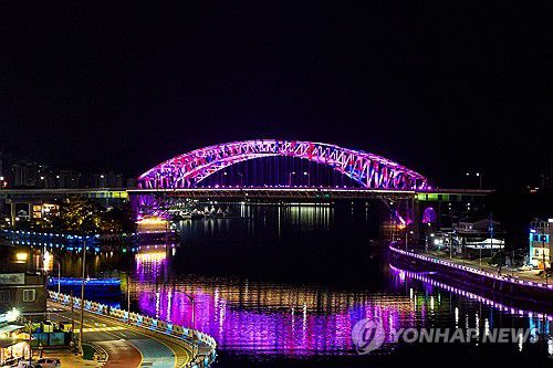 새단장 통영대교 야경(통영=연합뉴스) 새단장 마친 경남 통영시 '통영대교' 야경. 2025.10.28 [통영시 제공. 재판매 및 DB 금지] seaman@yna.co.kr