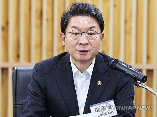 발언하는 이억원 금융위원장(용인=연합뉴스) 홍기원 기자 = 29일 경기도 용인시 금융보안원에서 열린 '보이스피싱 AI 플랫폼 출범식'에서 이억원 금융위원회 위원장이 발언하고 있다. 2025.10.29 xanadu@yna.co.kr