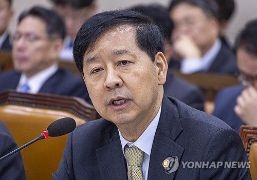 질의에 답하는 구윤철 부총리(서울=연합뉴스) 황광모 기자 = 구윤철 부총리 겸 기획재정부 장관이 30일 국회 기획재정위원회에서 열린 2025년도 종합 국정감사에 출석해 질의에 답하고 있다. 2025.10.30 hkmpooh@yna.co.kr