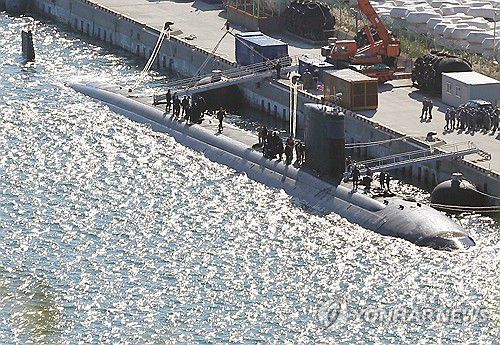 부산에 입항한 미 원자력 추진 잠수함 컬럼비아함[연합뉴스 자료사진]