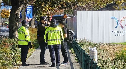 정상회담장 인근 도보 이동 제한하는 경찰[촬영 김선형]