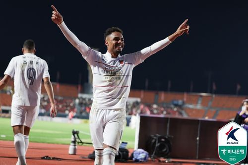 득점을 기뻐하는 포항 주닝요[한국프로축구연맹 제공. 재판매 및 DB 금지]