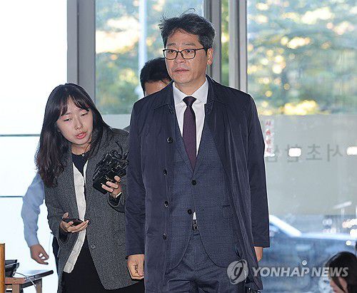 박석일 전 공수처 수사3부장, 해병특검 출석(서울=연합뉴스) 류영석 기자 = 박석일 전 고위공직자범죄수사처 수사3부장이 27일 서울 서초구 이명현 순직해병 특별검사팀에 피의자 신분으로 출석하고 있다. 2025.10.27 ondol@yna.co.kr