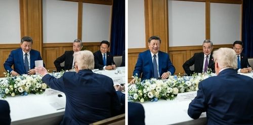 도널드 트럼프 미국 대통령이 내민 종이를 보고 시진핑 중국 국가주석이 웃는 모습[미국 백악관 웹사이트 공개 사진. DB 및 재판매 금지. 재판매 및 DB금지]