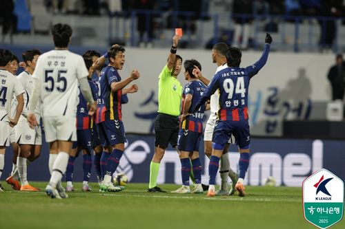 레드카드를 받는 대구 카이오.[한국프로축구연맹 제공. 재판매 및 DB 금지]