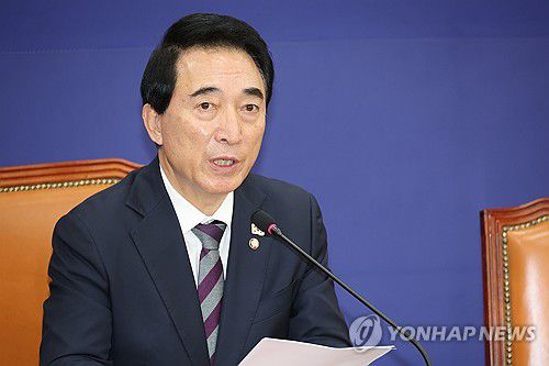 기자간담회하는 박수현 수석대변인(서울=연합뉴스) 박동주 기자 = 더불어민주당 박수현 수석대변인이 2일 서울 여의도 국회에서 기자간담회를 하고 있다. 2025.11.2 pdj6635@yna.co.kr