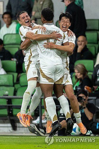 기뻐하는 손흥민과 LAFC 선수들[AP=연합뉴스]