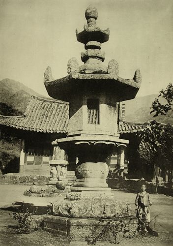 국보 '구례 화엄사 각황전 앞 석등'1916년 발간된 '조선고적도보'(朝鮮古蹟圖譜) 4권에 실린 사진. [국립문화유산연구원 제공. 재판매 및 DB 금지]